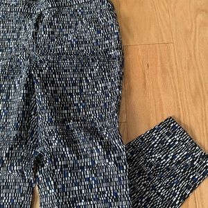 Small black/white/blue vintage form fitting bottom